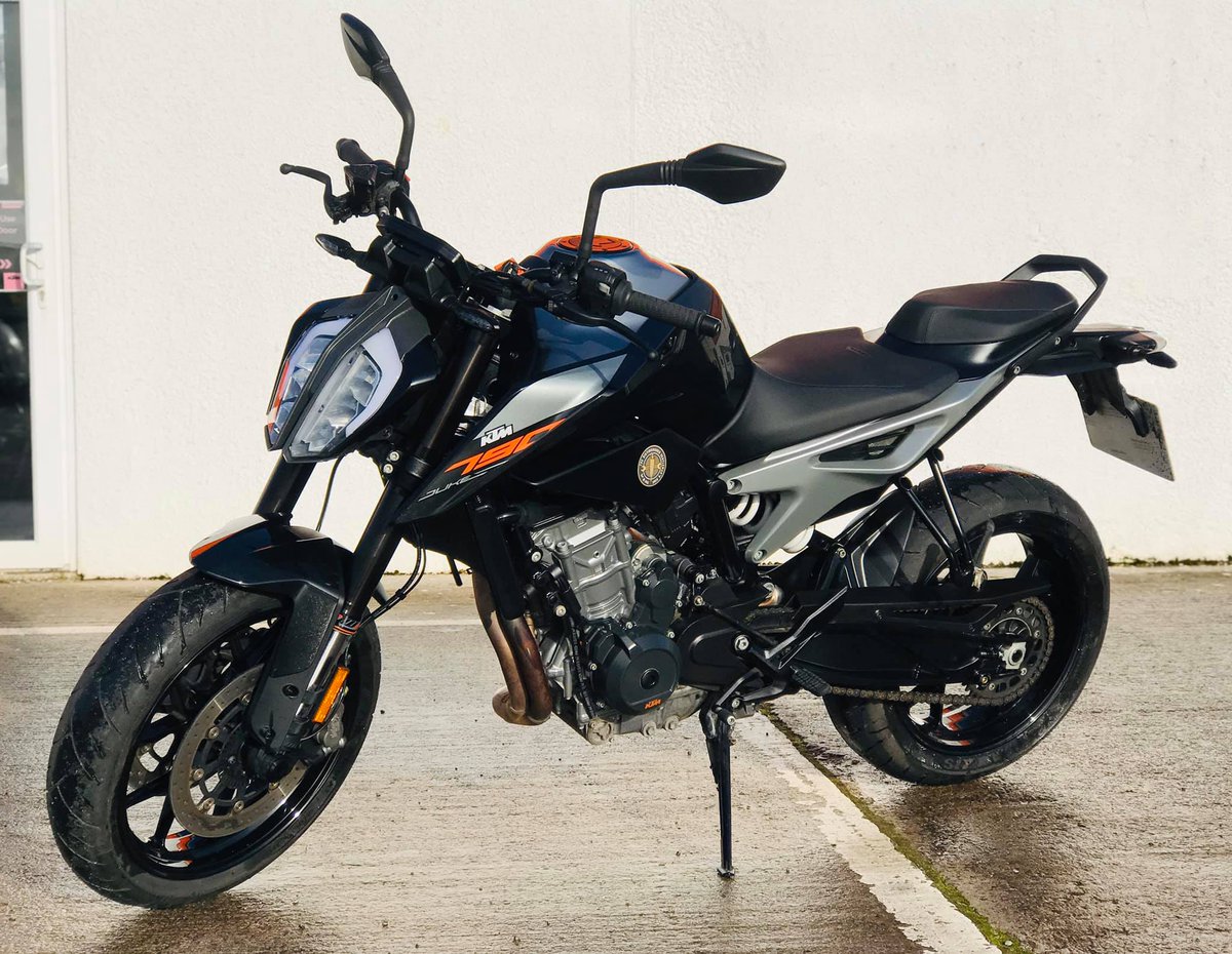 racing_jd's tweet photo. 🚨 Used Stock Alert 🚨
KTM Duke 790🧡
2018 (18) 4162 Miles
One Owner
FSH
JD Racing Supplied
105 HP
Rider Modes
Traction Control
Cornering ABS
⬆️&amp;⬇️ Quickshifter with blipper
All this for £5895 - How can it be 
01752 848888
#jdracingusedbikes #jdracing #ktm #790duke https://t.co/zJZGUR3Omx