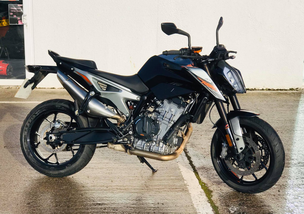 racing_jd's tweet photo. 🚨 Used Stock Alert 🚨
KTM Duke 790🧡
2018 (18) 4162 Miles
One Owner
FSH
JD Racing Supplied
105 HP
Rider Modes
Traction Control
Cornering ABS
⬆️&amp;⬇️ Quickshifter with blipper
All this for £5895 - How can it be 
01752 848888
#jdracingusedbikes #jdracing #ktm #790duke https://t.co/zJZGUR3Omx