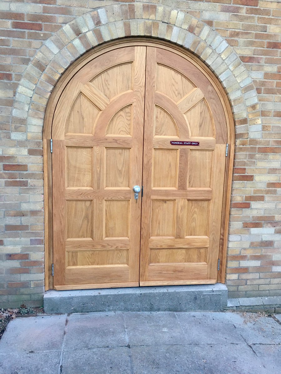 BrooksUKltd's tweet photo. We are proud to have supplied Brooks Tech laminated Oak to Gate Craft who worked their magic to complete these gorgeous Oak doors. Awesome job guys! π€©
#doors #oak #laminated #oakdoors #gatecraft #brooksbros https://t.co/AI3YTgPomc