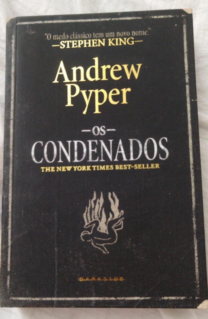 xxuragou's tweet image. tá um pouco borrado mas o que importa é a intenção #BoxTrindadeDaCaveira #AndrewPyper