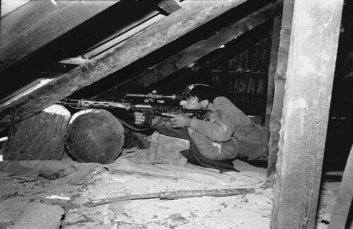 Снайпер азербайджанского ОМОН Азад. Гёранбойский район, деревня Шафаг, 1992 год.