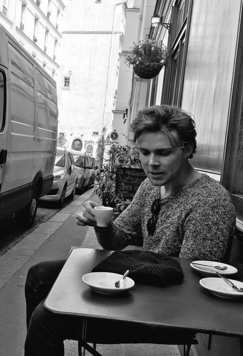 aficeo's tweet photo. 5 seconds of summer as the rainbow
a thread https://t.co/Wn6W4thKY1