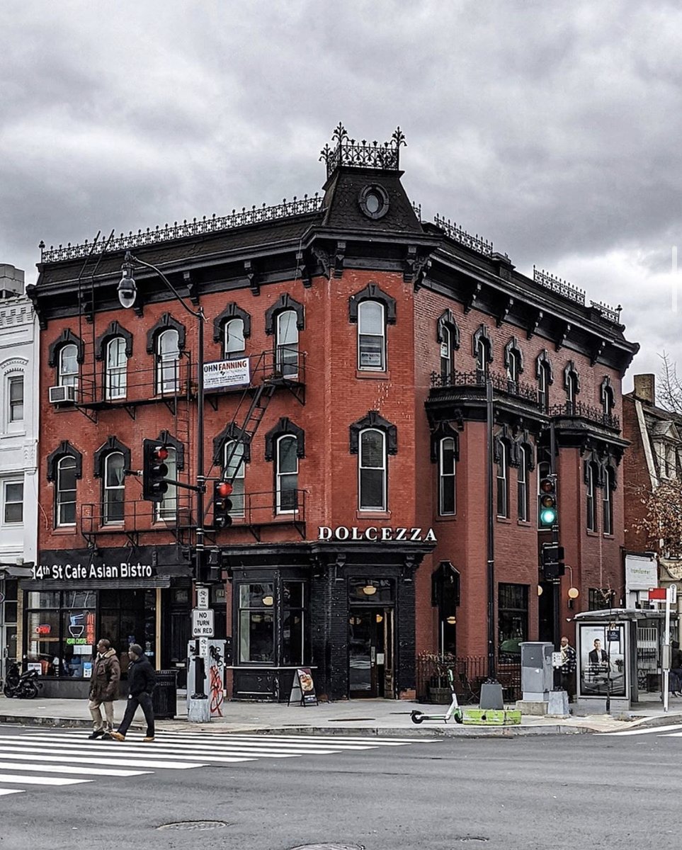 dolcezzagelato's tweet photo. Meet you on the corner of 14th and P ⚡️
Heads up that all our stores close at 5pm today so we can celebrate with our team. Regular hours back tomorrow.
📸 by the talented @dccitygirl
#dolcezzagelato https://t.co/KKboqdUyvh
