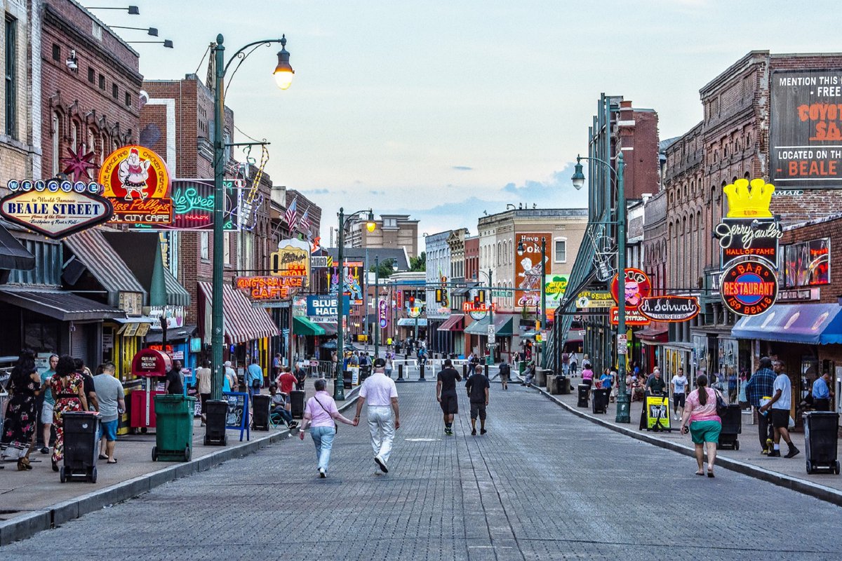 MyVacationBuzz's tweet photo. On the eastern banks of the Mississippi River, find a city famous for its music, history and food. Visit our website to save time and money with a Memphis Package Deal! #Memphis #VisitMemphis #MemphisVacationDeals #USA #NorthAmerica
https://t.co/ZBPpjRdB2b https://t.co/8pifWXqn2d