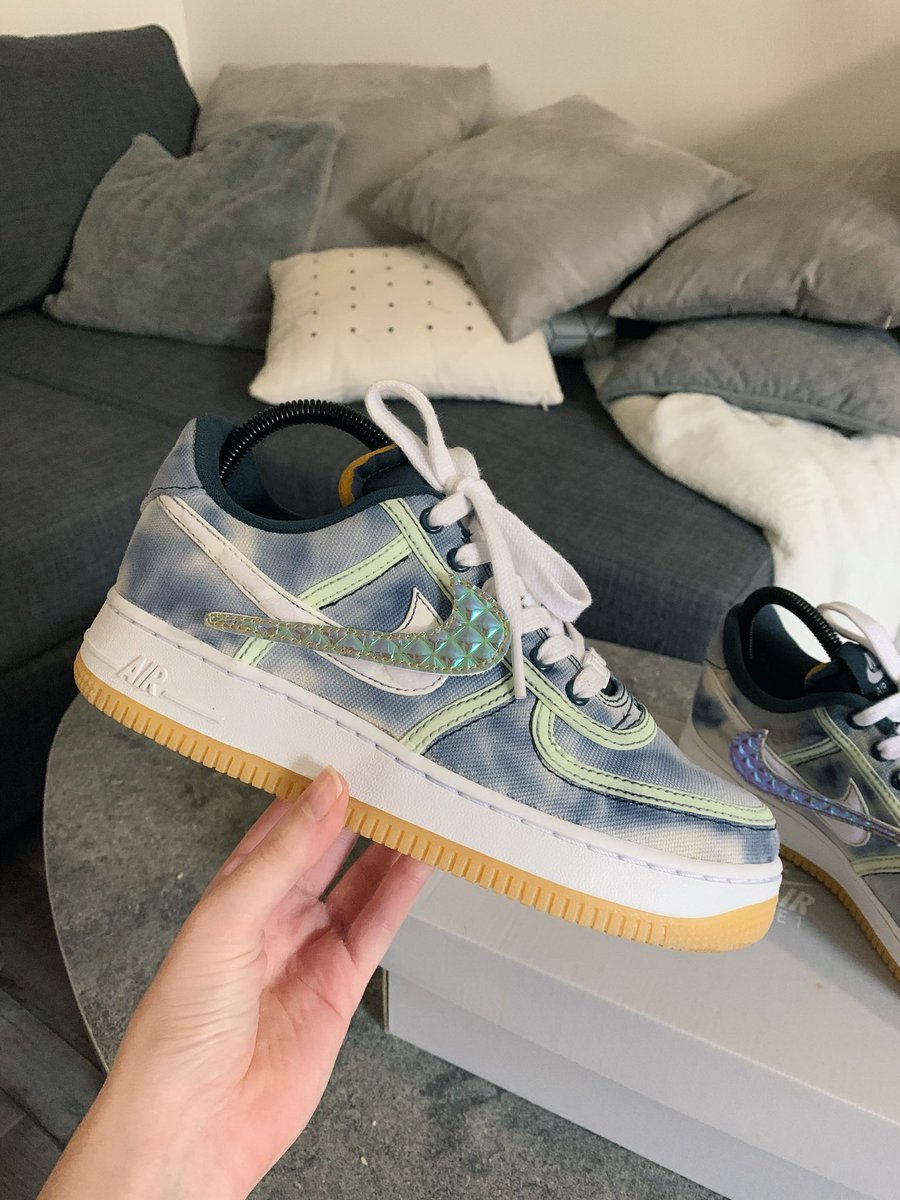 elizastreet_'s tweet photo. Airforce 1 custom 🤧 un moment que j’ai pas posté ici mais là 😍 j’ai mis le processus sur IG : elizastreet 🤍 https://t.co/nHbKNNenza