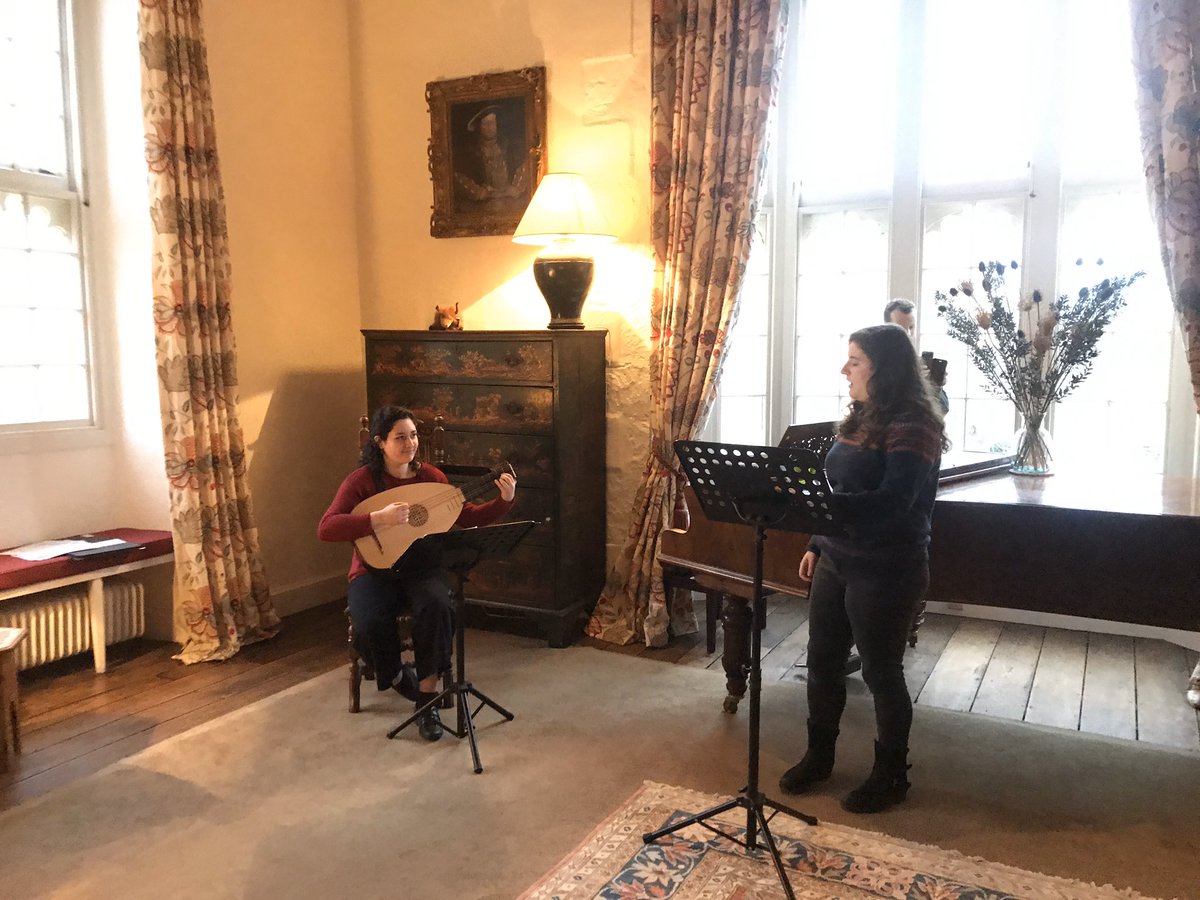 Singing in the living room; music doesn’t come much more intimate than this! Catch us at <a href="/ChCh_Oxford/">Christ Church</a> at 8pm this evening - tickets still available from untune-the-sky.com/shop/fantastic…