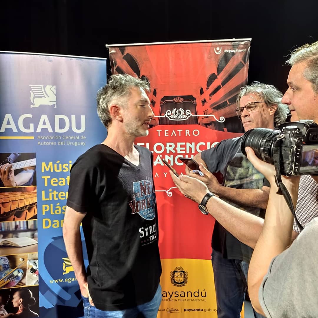 AGADU_UY's tweet photo. Lanzamiento #AutoresEnVivo - Paysandú
El lunes 3 de febrero se lanzó en #Paysandú el ciclo de @autoresenvivo que comienza el martes 4 y continúa el miércoles 5 de febrero en el Teatro Florencio Sánchez
Consultar la grilla completa https://t.co/zDHNCEyQsm https://t.co/zUcSGokTcj