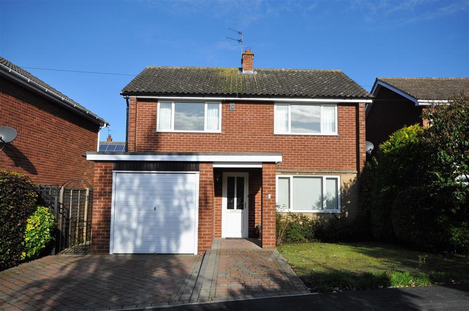 hudsonmoody's tweet photo. Property of the Week: 3 bed detached home situated within the highly sought after village, #NetherPoppleton. 

Features include
•Spacious kitchen with walk in pantry
•Open plan sitting / dining room 
•Enclosed lawned garden
•No onward chain 

https://t.co/UoeFF8lQvS https://t.co/PBFMHGkgEA