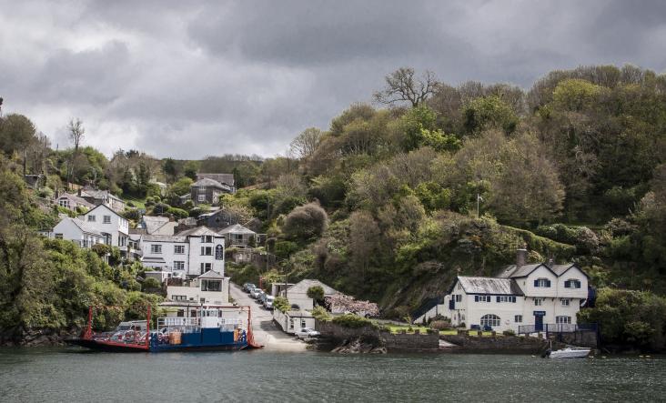 Why not pay a little visit to the home of @D_DuMaurier during your visit to #Cornwall! #Fowey #romanticnovelist #playwright bit.ly/2UiB0I9 photo credit Bird Photography