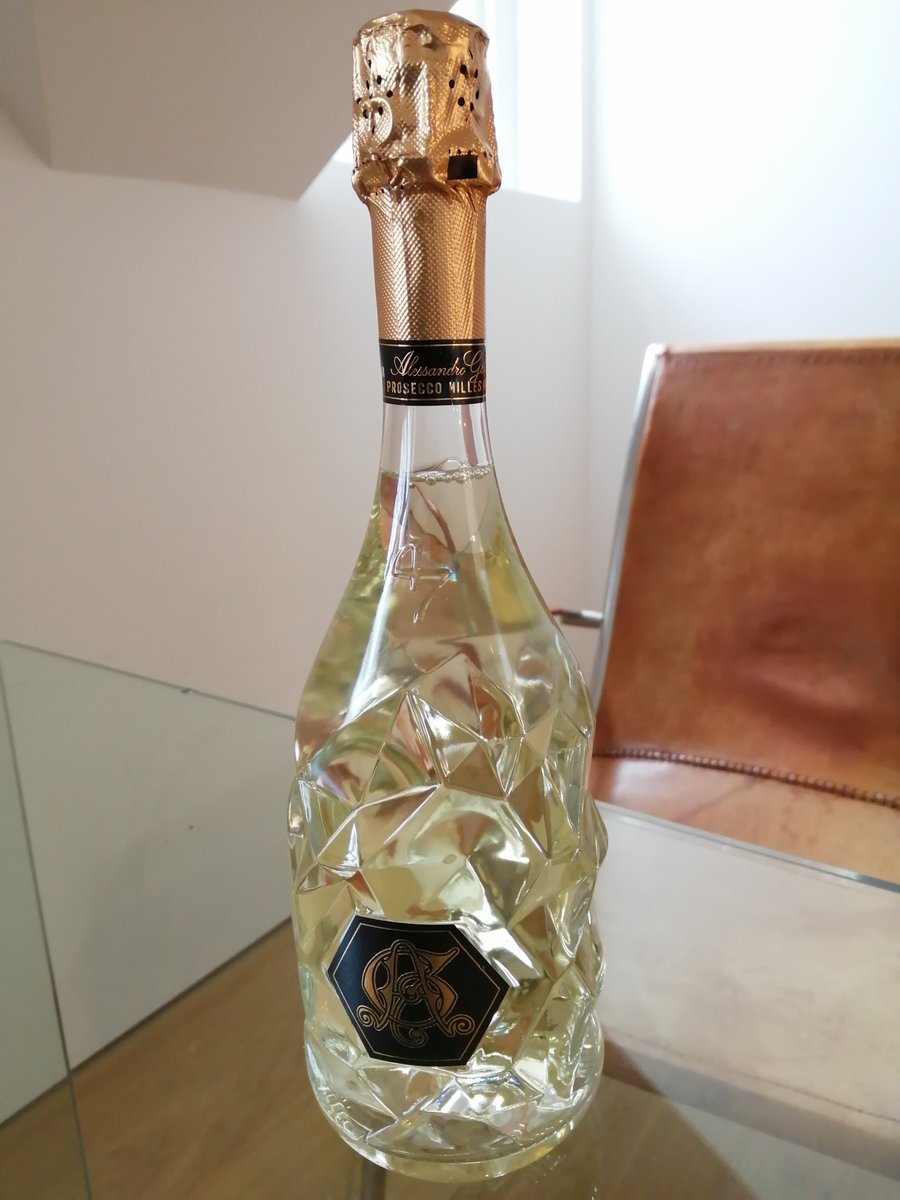 LMAProperty's tweet image. #DryJanuary is over - we are offering free prosecco to the 1st #inventory booked from a *brand new* client in February! 
*Double whammy = if you book for a Wednesday it will also be 20% off under our #Wednesdaydeal* 😱😮 #MondayMotivation #property #propertymanagement #landlords