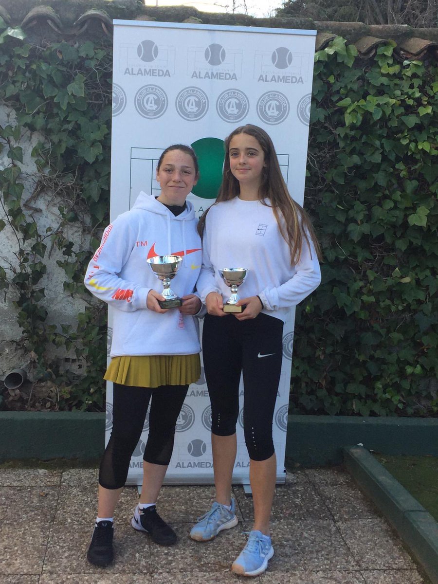 OcapaAlgete's tweet photo. Nuestro alumna de competeción Itziar Sánchez Rojas de la escuela de Algete se proclama campeona del torneo federado de tenis del club de tenis Alameda de Osuna. 
Enhorabuena CAMPEONA!!!!!
@Aytodealgete @fedetenismadrid https://t.co/Zl98JboBEK