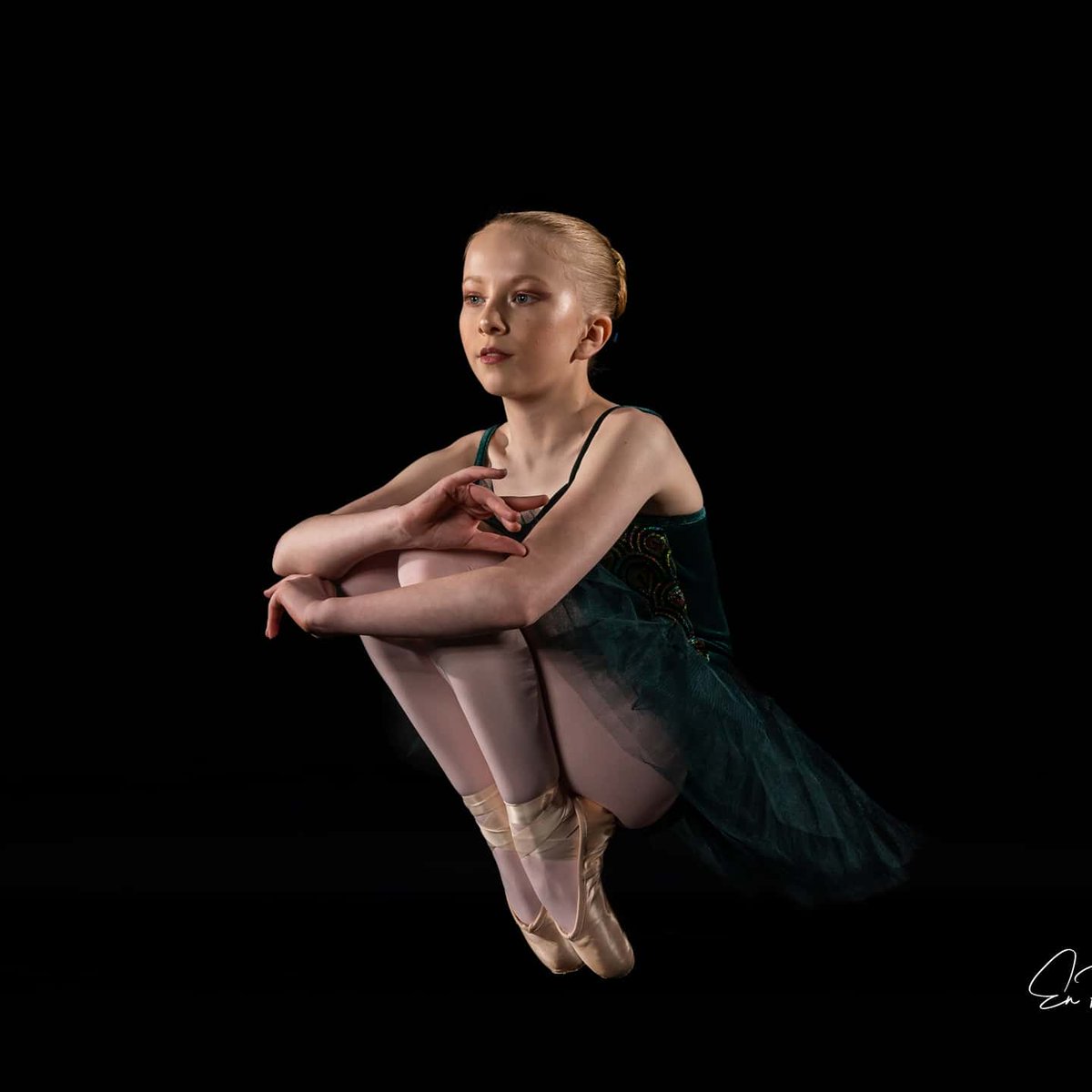 s4r4hlou31's tweet photo. #dancerphotoshoot #enpoint #soaringforthestars @mrslove7h @MrsWelshTurner https://t.co/bCmvMwMSV7