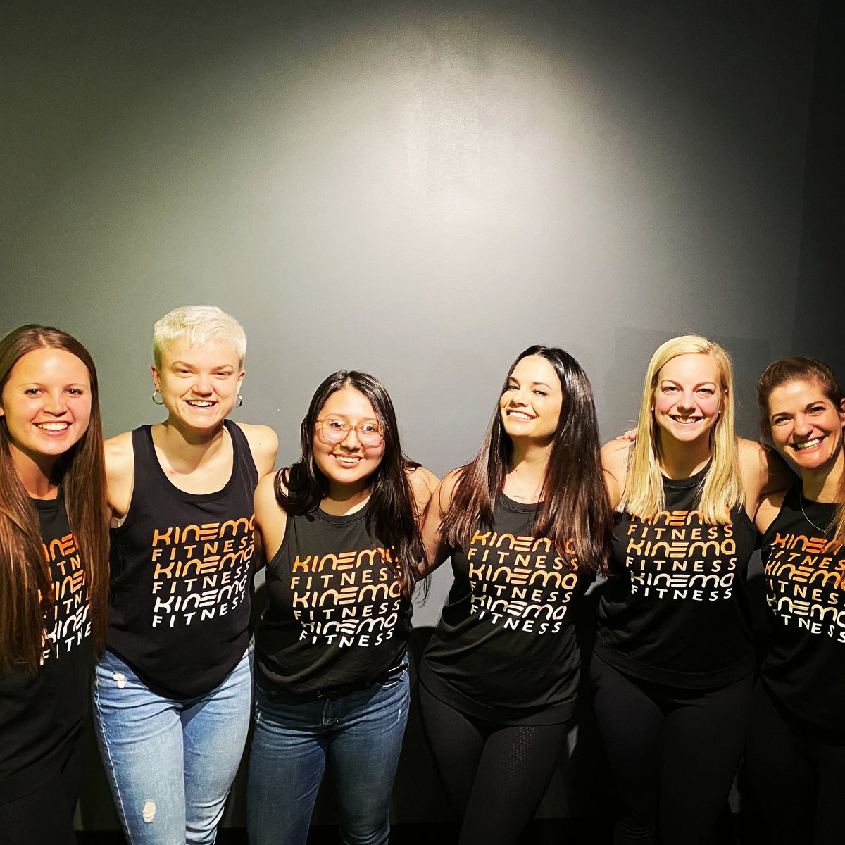 kinemaFIT's tweet photo. So many laughing shots from last night, this might be the only one where everyone is looking. Thank you team Kinema Fitness Inc for coming out to @fiveirongolf celebrate our success together. Representing in our new @lululemon swag to kick off the year in style.

#thesweatlife https://t.co/eLG38zoAco