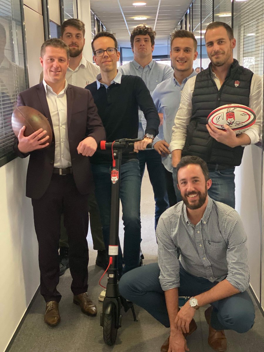 LeLOURugby's tweet photo. Le service commercial du LOU équipé en trottinette 🛴👌#Zone25
De quoi être encore plus réactif pour les rendez-vous clients à la Brasserie du #MatmutStadium de #Gerland
@fisaacsibillle @frederic_sartou https://t.co/JiXDNu2AyB