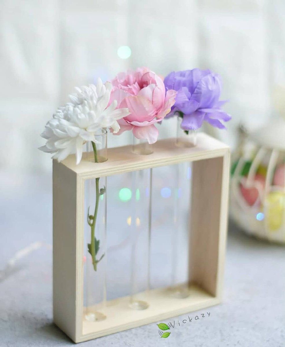 ♡

"والروح تسعى وراء الروح تؤنسها 
من غربة الدار بين الماء والطينِ "🕊

┇❀⇣🕯✨⇣❀┇