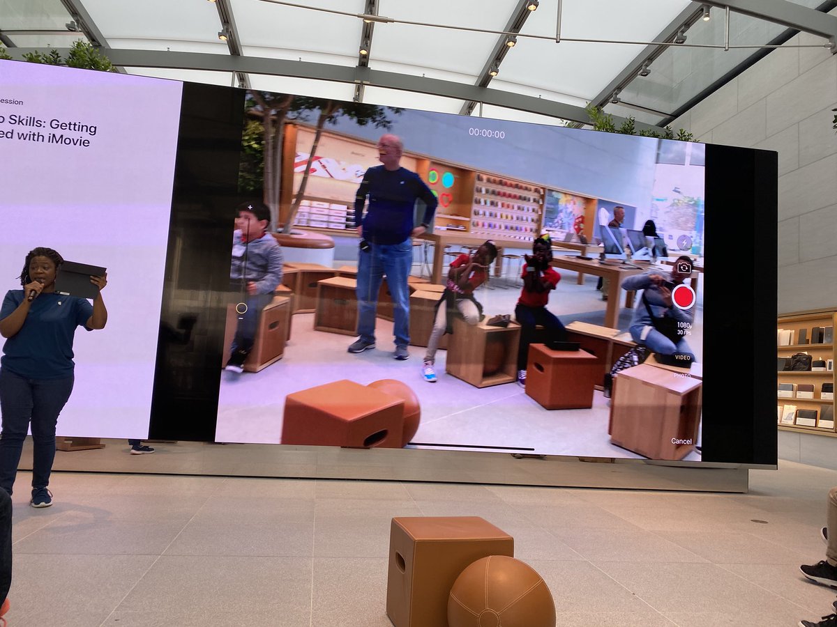 JennCGo's tweet photo. Class field trip to the Apple store! We are so excited to learn how to use iMovie to make new learning videos in class and make learning fun! #AliefTech #AliefAtApple https://t.co/xpr4USxKLF
