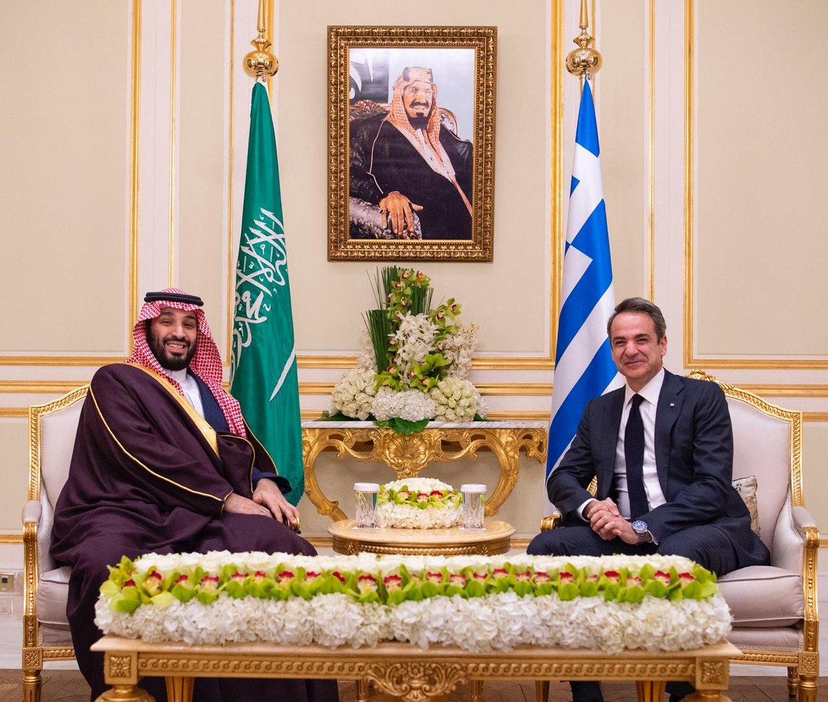 spagov's tweet photo. سمو #ولي_العهد يعقد اجتماعاً مع رئيس وزراء جمهورية #اليونان، وجرى خلال الاجتماع استعراض أوجه العلاقات الثنائية، وفرص تعزيزها في مختلف المجالات، إلى جانب بحث تطورات الأوضاع في المنطقة.
#واس https://t.co/IAnbdsweNE
