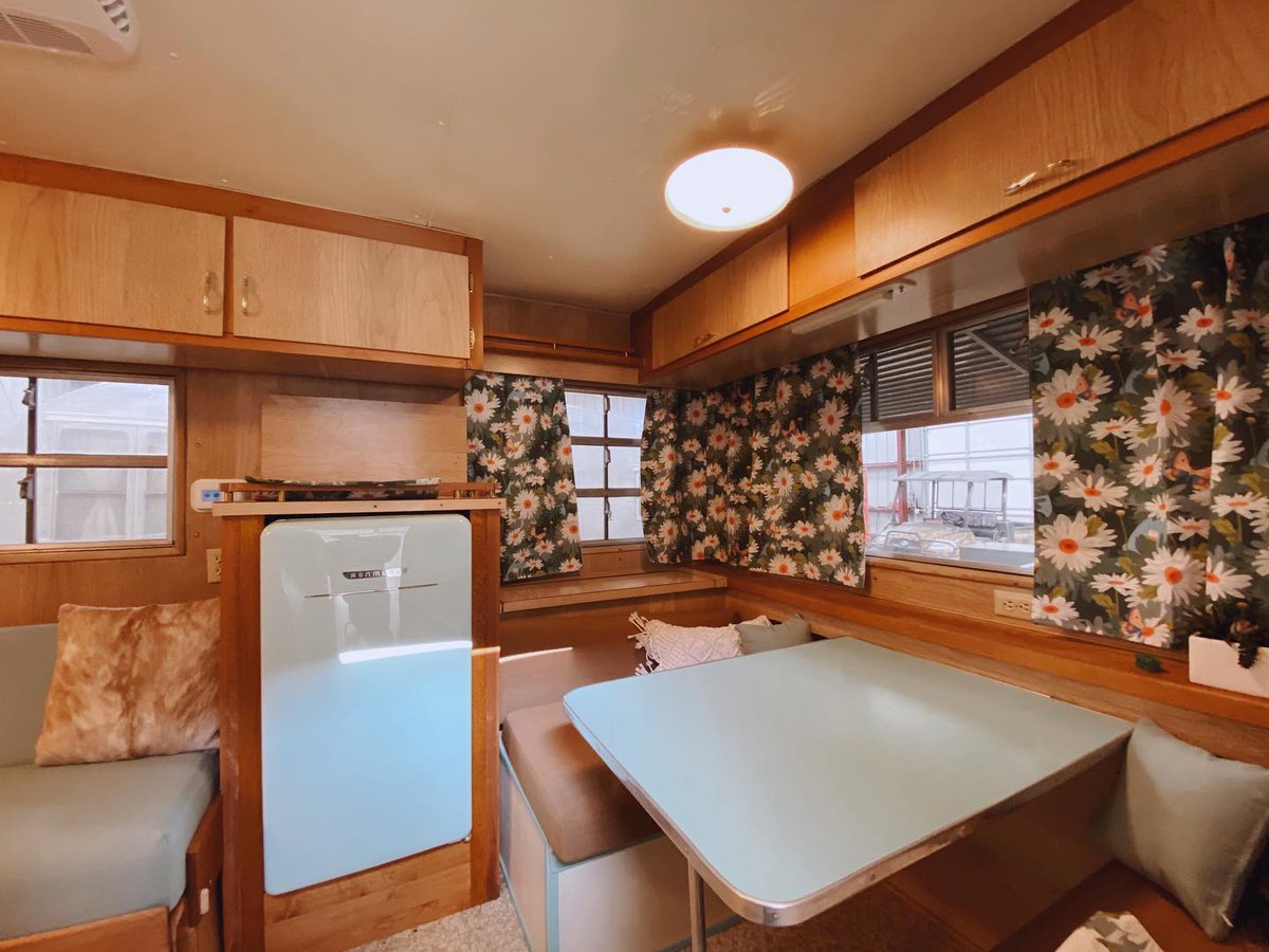 therangeresort's tweet photo. Last week we showed you the interior of our 1965 #BolesAero, now it's the 1953 Boles' turn! We love the aqua color accents! #vintagetrailer #glamping #TheRangeResort #openingsoon #renovatedtrailer https://t.co/Fkxa6k8Sir