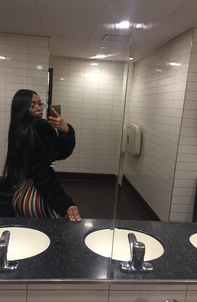 __Dominicanaa__'s tweet photo. Yo tengo todo papi, yo tengo todo papi. Tengo fly, tengo body, tengo una travesura 🥴🙃❤️🇩🇴 la negro morena 😍😚 https://t.co/fmp1Z1EALd