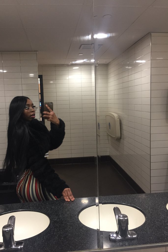 __Dominicanaa__'s tweet photo. Yo tengo todo papi, yo tengo todo papi. Tengo fly, tengo body, tengo una travesura 🥴🙃❤️🇩🇴 la negro morena 😍😚 https://t.co/fmp1Z1EALd