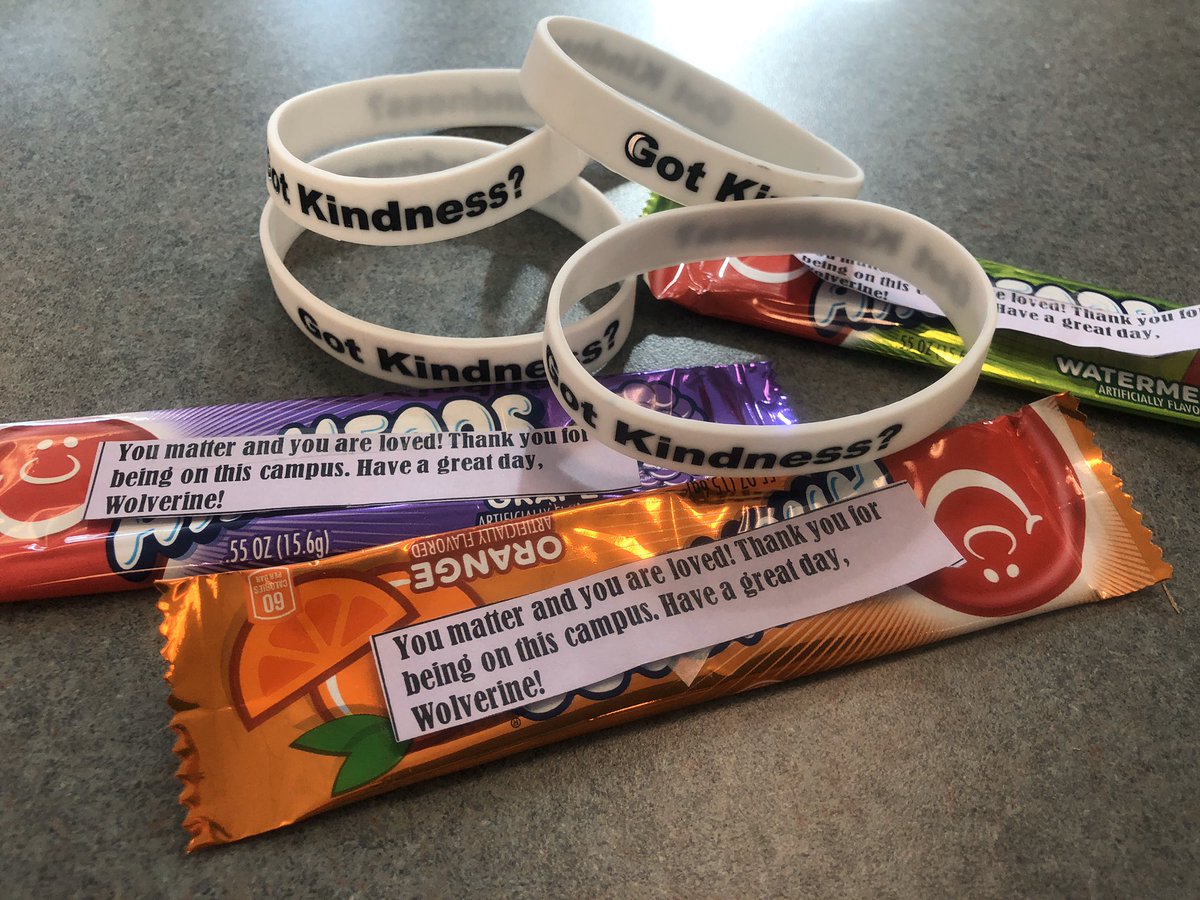 Today we kicked off our annual #KindnessWeek! Students each received a wristband and a piece of candy with a note attached. 

Thank you to our #ASB students for taking the time out to make each Wolverine feel welcomed this morning! 

@CVUSDNews @DrNormEnfield