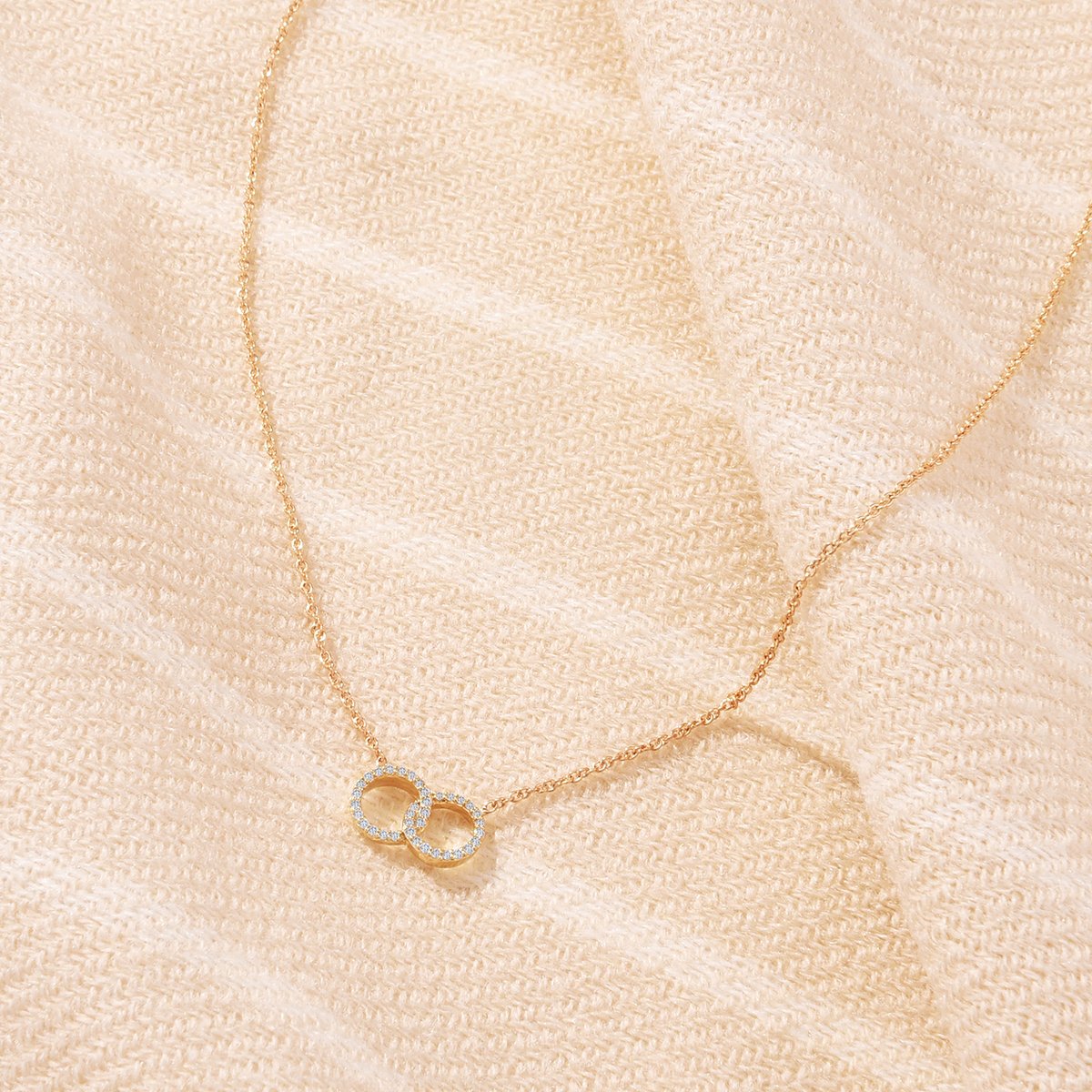 PerrywinklesVT's tweet photo. Intertwine your love with perfect diamonds from our #ValentinesDay Collection.
Visit us in store to celebrate “#TheOne” you love.
#Perrywinkles #PerrywinklesJewelry https://t.co/pIGaNInSZH