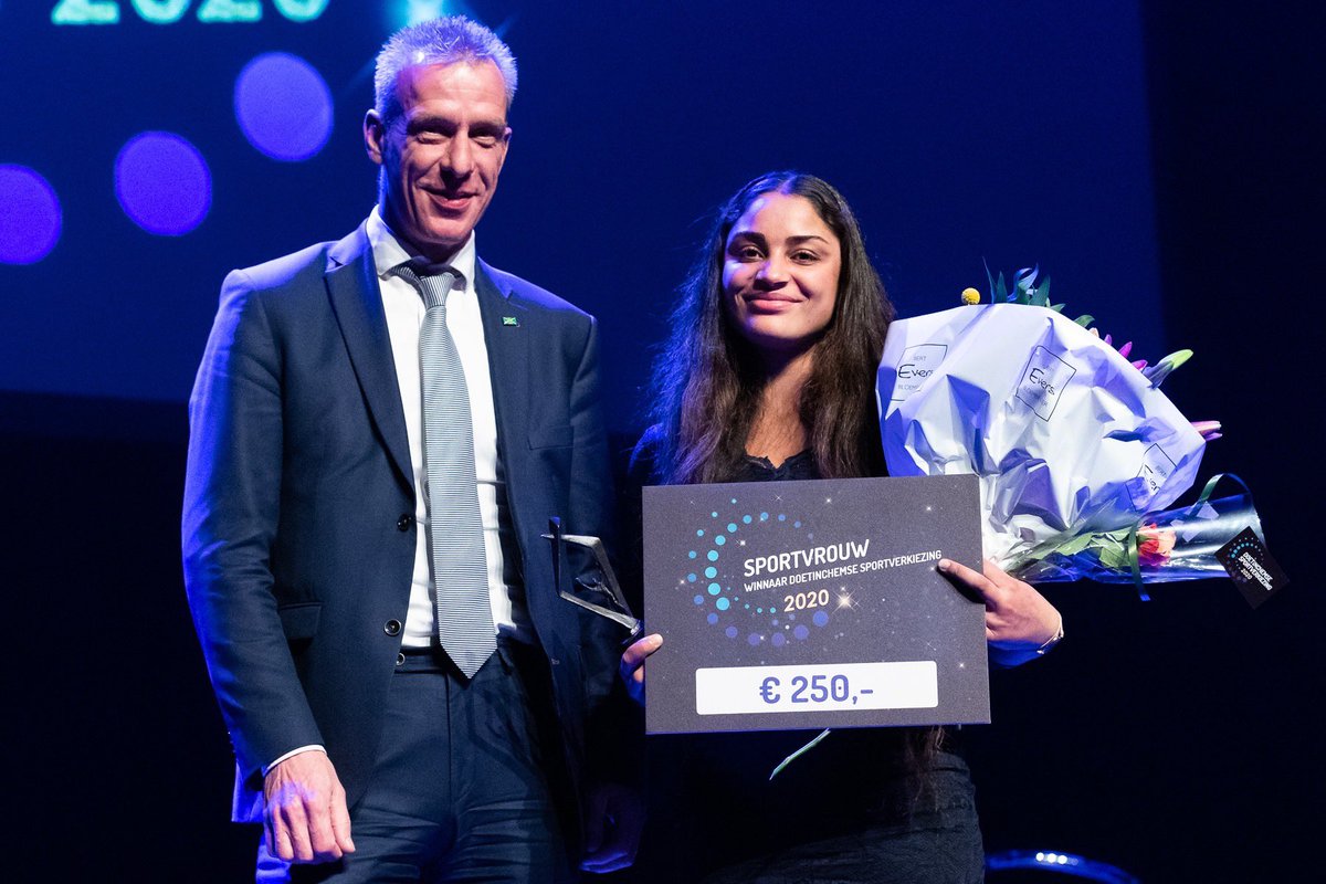 SportDtchem's tweet photo. 🎊 Sportvrouw van het jaar 2019 is, Anouk Echteld! Anouk heeft voor het tweede jaar op rij haar Nederlandse titel succesvol verdedigd en is dus al drie jaar achtereenvolgend Nederlands kampioen boksen in de A-klassen 🏆 

📸 Iris Epping Fotografie
🏟 Schouwburg Amphion https://t.co/sNsQkUtTpv