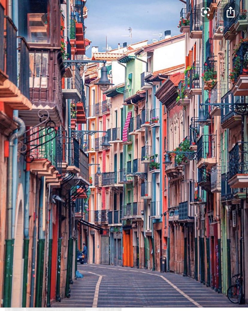 cmarygomez85's tweet photo. I’M GOING TO SPAIN!!!!!!!!! ✈️ https://t.co/WIIW6awzFo