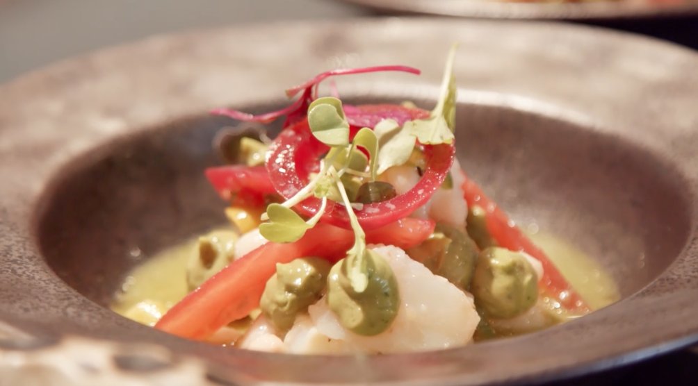 GentMercatsTV3's tweet photo. Demà dimarts, bon rotllo al @MercatsdeReus amb els seus paradistes i clients:

🍉 Anna Gisbert, nascuda entre fruites i verdures
👨‍🍳 @FerranCerro, un cuiner de mercat
🐟 @PescaVidal, segueix en el negoci familiar

Dimarts 4, després del @senseficcio👇🏼. https://t.co/adVMEtPuA1