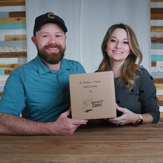 SubUnbox's tweet image. We took a few days off but we are back tonight featuring the January box from the most delicious subscription box around @mycakecrate! Check out what delicious sweets Ken sent us this time tonight at 6:00pm CST! ift.tt/2vKa21L