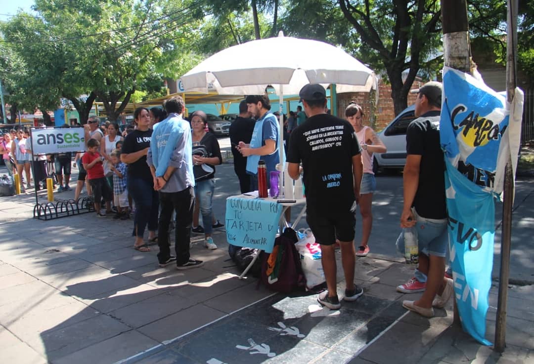 EncuentroMerlo's tweet photo. Estuvimos asesorando a vecinxs sobre la Tarjeta AlimentAR en la puerta del Anses de Merlo, en conjunto con lxs compañerxs de Militancia Popular y La Campora!
Difundir la información es fundamental, para que las políticas públicas lleguen a cada rincón del país
#ProgramaAlimentAR https://t.co/2wDZvFF2e0
