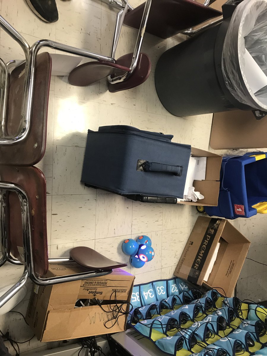 westipton's tweet photo. Coding a maze using sensors with robots. Using Dash and Dots with high school kids https://t.co/cFXuu3BIlR