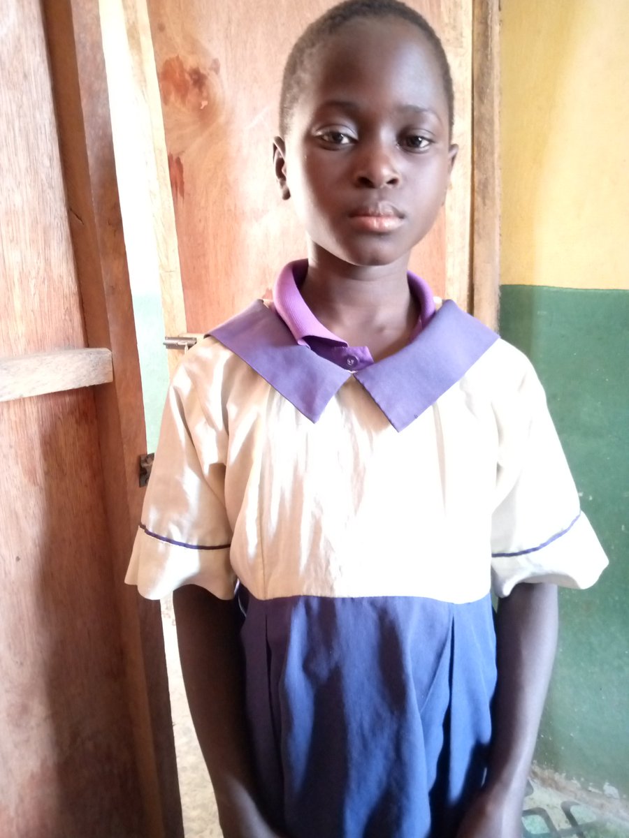phunmeelaryo's tweet photo. Frame 1.                       Frame 2
The old wear.              The new wear
Not d uniform  The schooluniform.
@Koaeducation Thank you @princessjoyj for your donation. She has a school uniform now. God bless you.
#helpachildtoday
#schooluniform
#koaeducationfoundation https://t.co/84P0KCaesk
