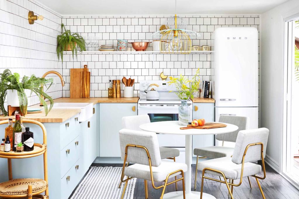 Host April initially left her job to launch an "adult wine camp" with a friend, but when the venue turned out to be for sale, they bought it, and turned it into the June Motel.

Learn how she mixes artful accents & big design ideas in Airbnb Magazine: abnb.co/nwd5k