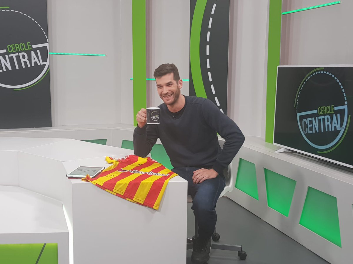 CanalReusEsport's tweet photo. 📺 #CERCLECENTRAL 20:30 h | 
👉 Càndid Ballart (@canditu_1) , porter del @ReusDeportiu
👉 Alfredo Polo,entrenador de l'@AlforjaFS i Gabriel Mercado, entrenador del CFS Mediterrani Cambrils
👉 El  guanyador/a de #ELJOK @okstars27
▶️ No us ho perdeu! https://t.co/9Zpgr3c55j
