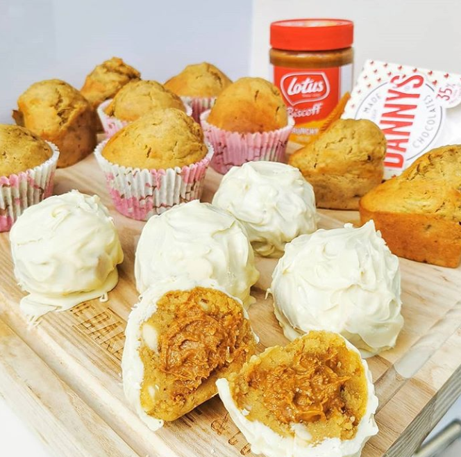 How dreamy do these look 😍 #snacktime #cakeballs #whitechocolate