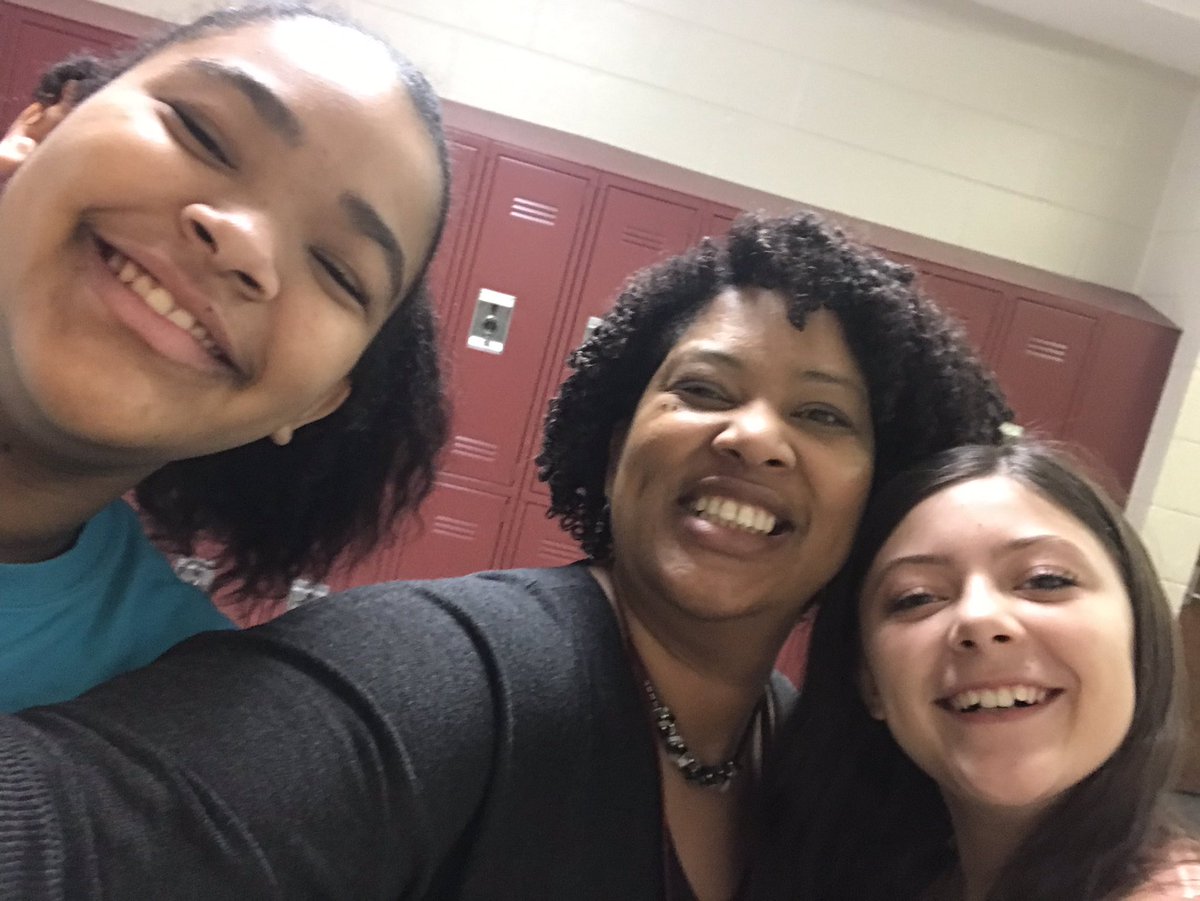AngelaThomLex1's tweet photo. It’s Job Shadowing Day @LexingtonOne!  Saw these awesome young ladies with @candacelett621 @WKMSHawks.  They would make excellent future educators! #EduRocks #FutureLooksBright #JobShadowDay https://t.co/c5qTD315CP