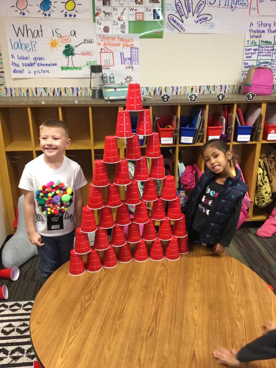 MrsSnodgrassCCE's tweet photo. We are loving the 100th day of school activities! #100dayssmarter @CastlemanCreek https://t.co/gQa91P2keF
