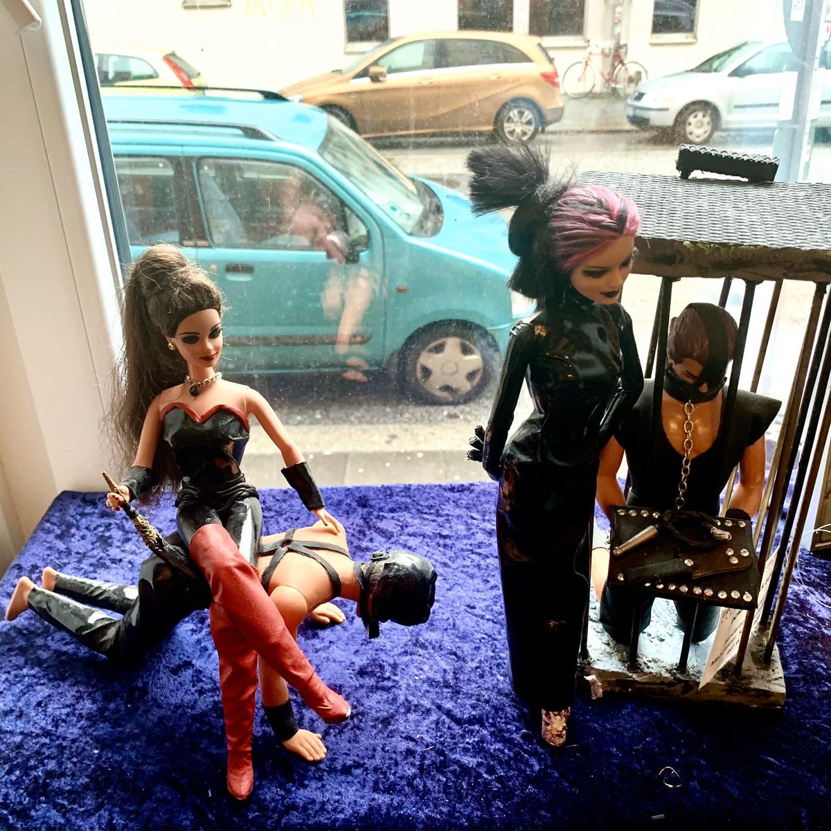 Netter Ausblick. 😎 😋 
.
.
.
#eroticartmuseum #eroticart #smart #sm #bdsm #erotichamburg #erotikkunst #erotisch #kunsthandwerkhamburg #kunst #kunsthandwerk #hamburg #hamburgart #hamburgkunst