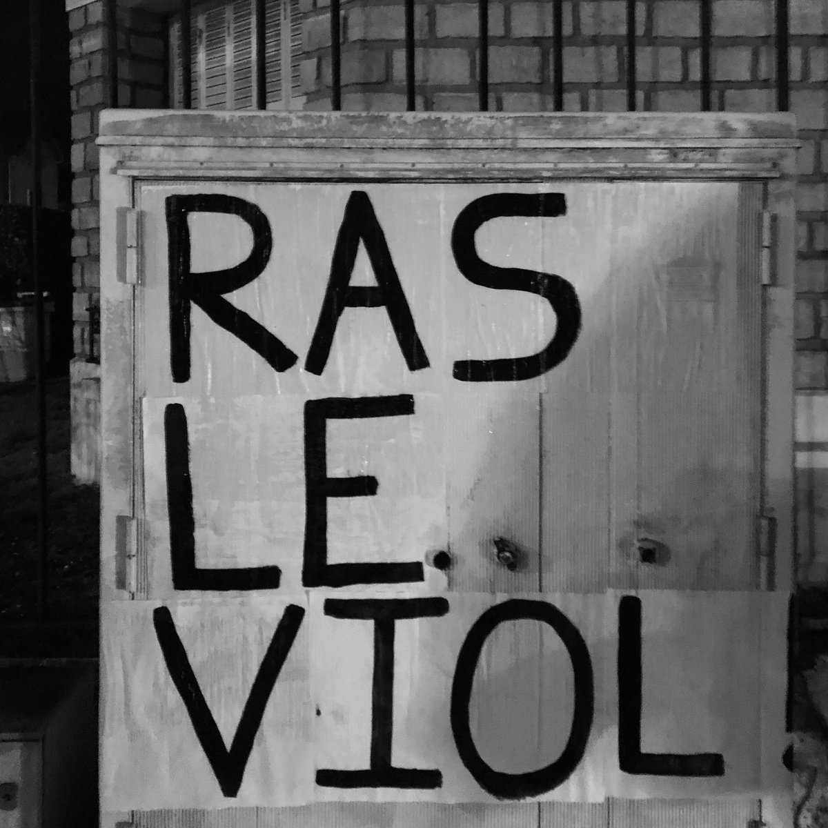 CollagesMLJ's tweet photo. RAS LE VIOL! 
Nous ne lâcherons rien... https://t.co/WUfNPL1FHt