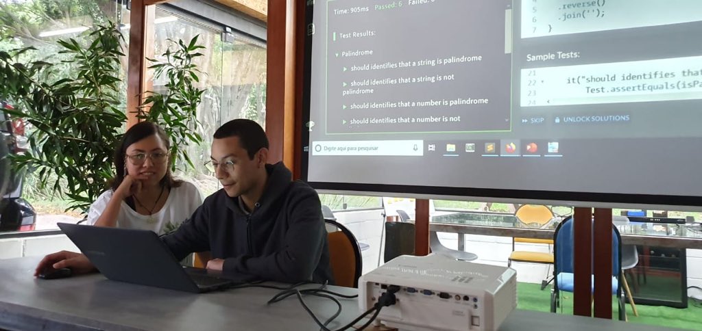 CarambolaTech's tweet photo. Nosso primeiro CaramTalks do anos foi sobre Coding Dojo. Para falar sobre o tema convidamos o programador e mentor de hard skills aqui da Carambola Leonardo Kakitani https://t.co/iisuA3WSIG