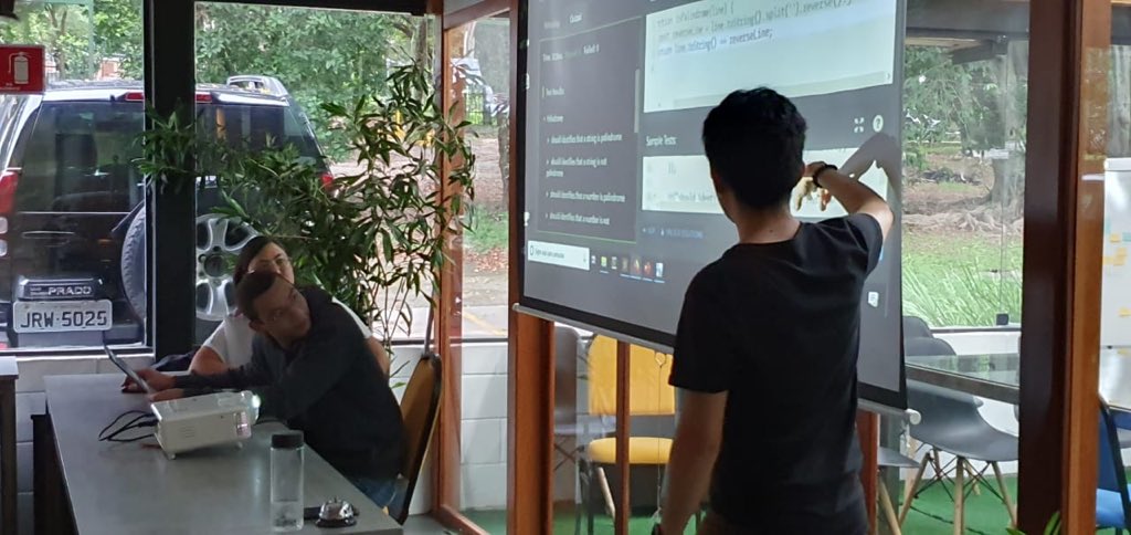 CarambolaTech's tweet photo. Nosso primeiro CaramTalks do anos foi sobre Coding Dojo. Para falar sobre o tema convidamos o programador e mentor de hard skills aqui da Carambola Leonardo Kakitani https://t.co/iisuA3WSIG