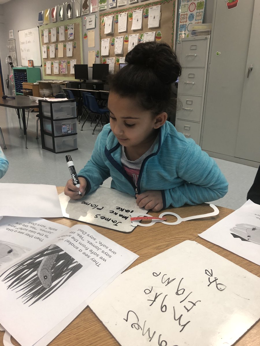 HEScotties's tweet photo. These scholars went on a long vowel hunt! Students searched their reading story for โsneaky eโ words. #164scottie #workpurposefully #workhard #ThisIsHighland https://t.co/1brCPhQjNA