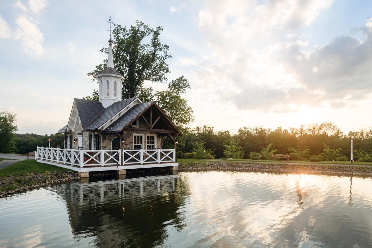 TheStarBarn's tweet photo. The Liberty Spring House and The Farmhouse at Stone Gables Estate are available to rent for Valentine's Day this weekend. 💕

CLICK HERE: https://t.co/2T2pPsahAe https://t.co/ONIt20MZPe