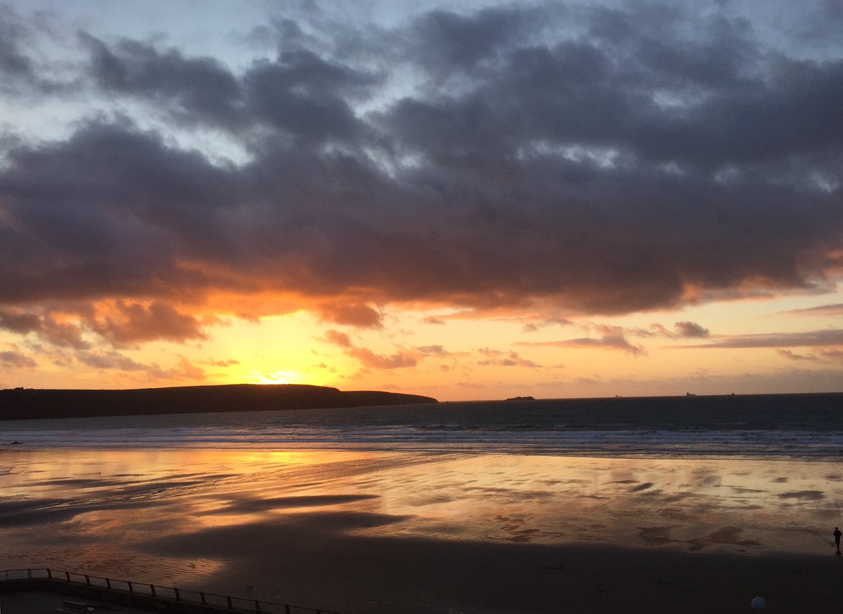 Sunset over St Brides Bay #Pembrokeshire ⁦@ruthwignall⁩ ⁦<a href="/itvcoastcountry/">ITV Coast & Country</a>⁩
