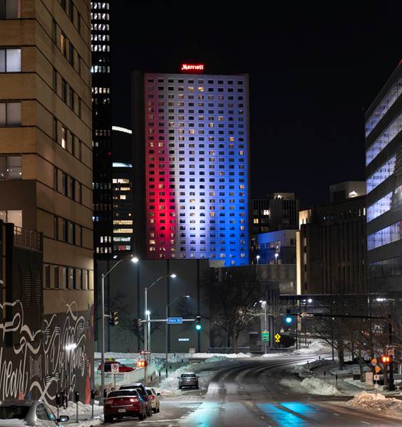 MuscoLighting's tweet photo. Every four years, the #IowaCaucuses draw major media outlets from across the country. The @DSMMarriott serves as a hub for campaigns and national figures in town for the Caucus.

Check out the patriotic façade, illuminated with Musco's color-changing #TLCforLED technology! 🇺🇸 https://t.co/LxPItD2Hgy