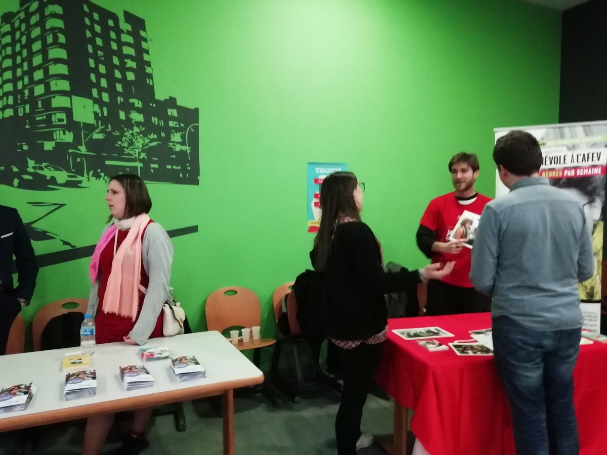 Ce soir, nous sommes présents auprès des entreprises pour parler "engagement associatif" avec les jeunes herblinois.ses
Merci à @SHerblain et au réseau shoe pour l'invitation