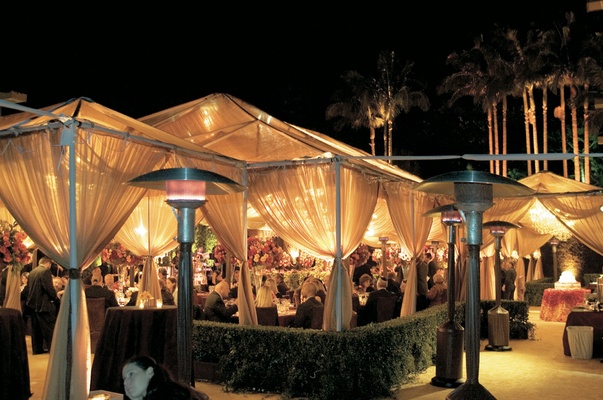 PartyRentalsPro's tweet photo. #HeatLamps #BeautifulTents #SimpleLighting https://t.co/tjhX5nrTR6