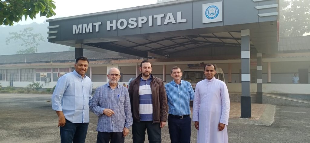 fsjd_Madrid's tweet photo. Gerardo Díaz, director de la #FSJD, el Hno Amador Fernández, Superior Provincial de la #OHSJD de Castilla, y el Hno Jose Mª Viadero, Superior del #HospitalSanRafael, están visitando distintos puntos de la #India abriendo vías de #cooperación en formación 🇮🇳 https://t.co/byMPvdPkDN