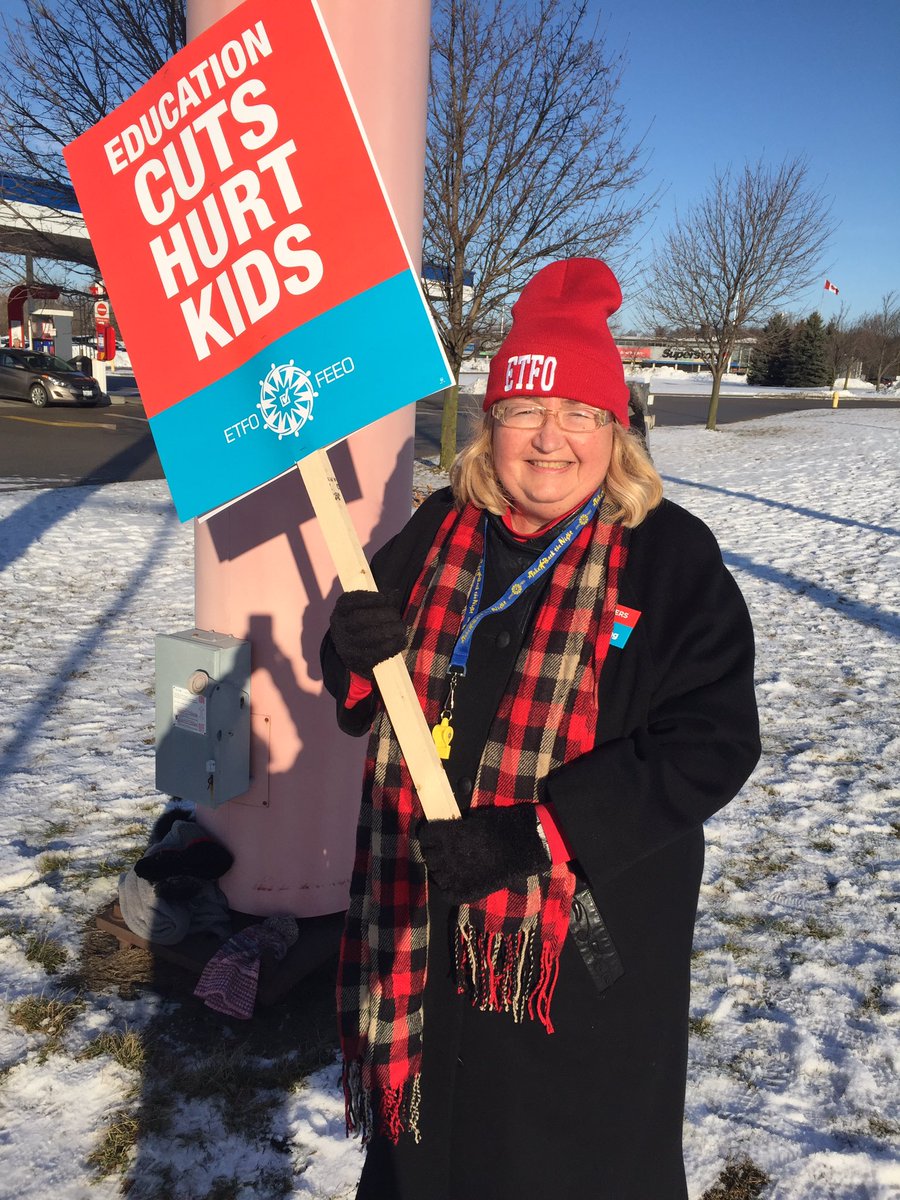 HeatherChwasti's tweet photo. So appreciative to the parents and members of the community who showed their support today during our #ETFOstrike. They told me they want supports for special education. In Grand Erie #GEETF teachers hear you. #ETFOstrong https://t.co/z1ZsQ3soQx
